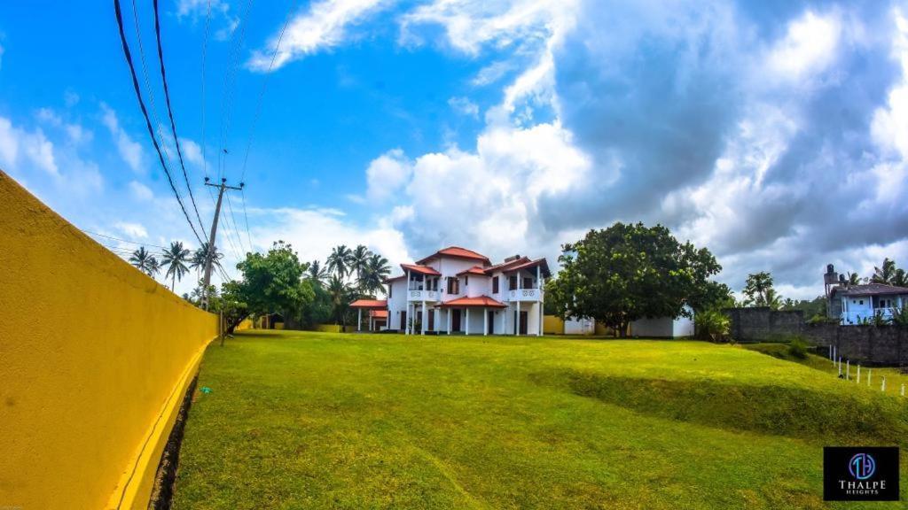 Thalpe Heights Hotel Unawatuna Bagian luar foto